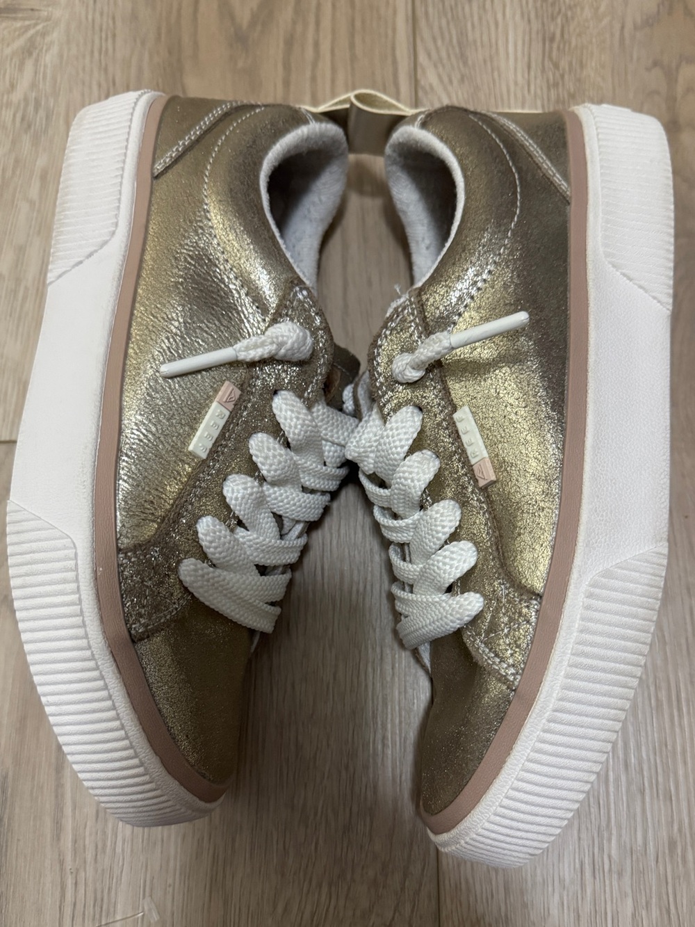 Reef Women's Lay Day Dawn Metallic Sneakers Sz. 8 Champagne Suede - Picture 11 of 13